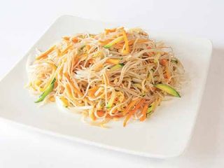 62 Spaghetti di riso con verdure