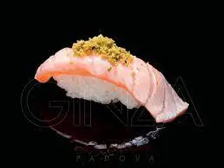 N5. Nigiri sake flambé - 1 pezzo