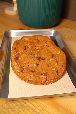 Cookie Chocolate Preto com Amêndoas