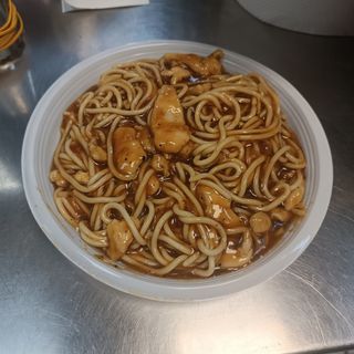 2. Спагети с пилешко месо (300г)