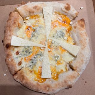 Pizza 4 Formaggi