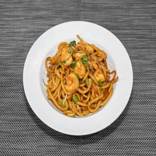 Yakiudon con gambas