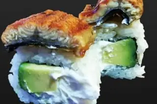 Anguila Uramaki Aguacate Con Queso Y Anguila (8 Pzs.)
