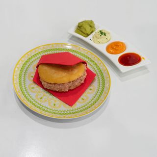 Arepa de pollo con mayonesa