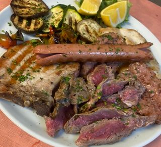 Grigliata mista di carne e verdure