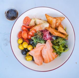 Боул с лососем