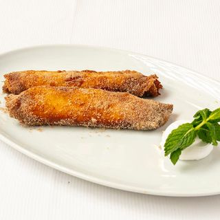 Filloas crujientes rellenas de crema pastelera