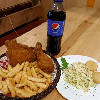 Combo Para Mi:  2 Piezas Pollo + entrantes + Refresco