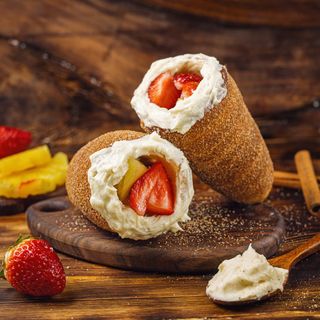 ვანილის კრემით და ხილით