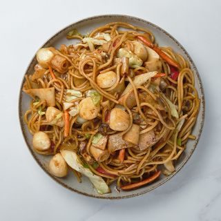 Wok plodovi mora sa prženim rezancima (POSNO)