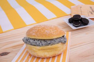 Bola de Berlim com Recheio de Oreo