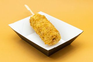 Corn dog impanato nei cornflakes