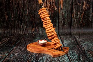 Inele de ceapa cu maioneza cu usturoi