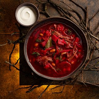 Червоний борщ із яловичиною + канапка з салом