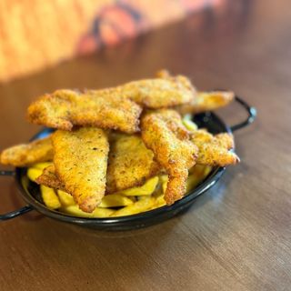 Tapa De Tiras De Pollo Con Patatas Fritas