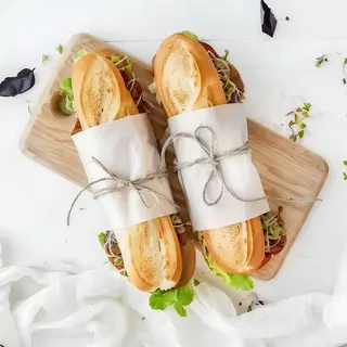 Bocata De Calamar Frito Con Col Y Alioli
