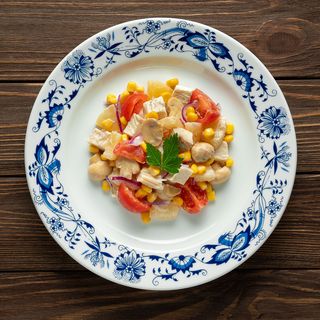 Салат з куркою та шампіньонами