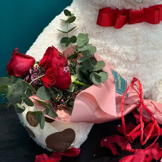 3 ROSAS ROJAS- CARIÑO