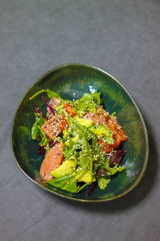 Салат з лососем (300г)