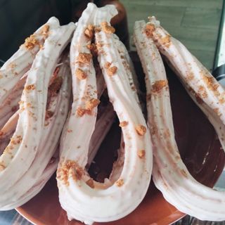 Churros de patata con chocolate blanco y oreo