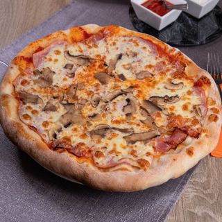 Pizza Prosciutto e Funghi