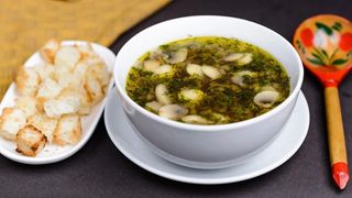 სოკოს წვნიანი ორცხობილით