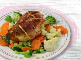 Pierś grillowana z kurczaka w warzywach