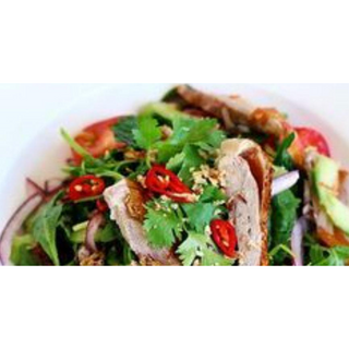16. Larb Ped – Ensalada de Pato  Larb Ped – Thai Duck Salad