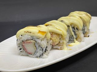 MU10 Uramaki granchio e sottiletta flambé