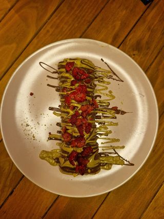 Dubai palačinka sa malinama