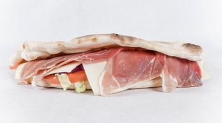 Sendvič sa pršutom i sirom