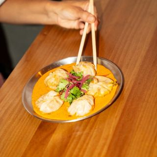  Momo de patata curry y queso a la plancha