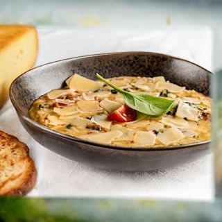Ризото със сушен домат, спанак и скаморца