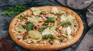 Піца з куркою та гибами (550г/30см)