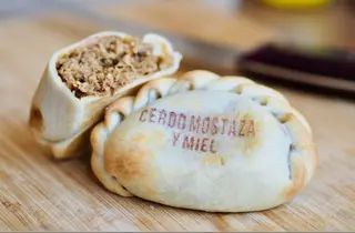 Empanada de Cerdo, mostaza y miel