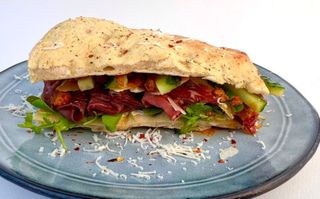 Panini salami picant de vită