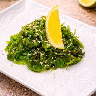 Салат Хіяші з Горіховим Соусом 150г