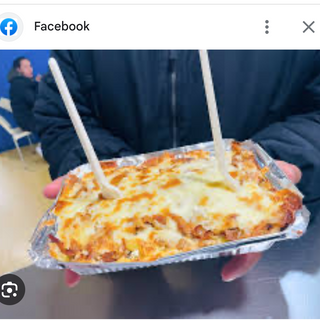 Plato de kebab de pollo al horno 