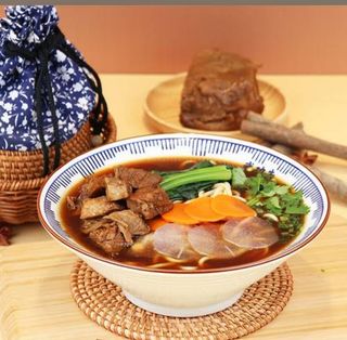 Lamian de ternera estofada