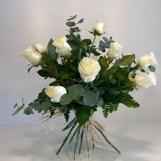 Nueve Rosas blancas