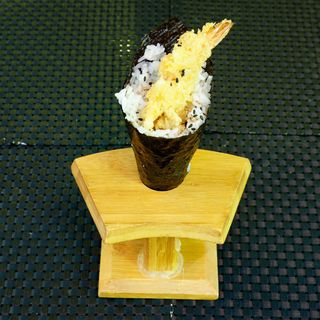 19. Temaki di gamberi fritti