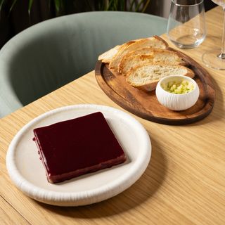 Pateu de ficat de pui cu salsa de mango 