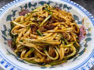 39. Spaghetti con zha jiang