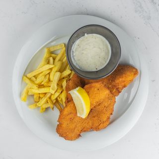 Pileći bečki s pomfritom i tartarom