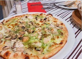 Pizza De Pollo Al Pesto 