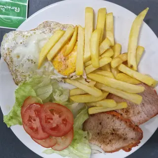Lomo Adobado, Patatas Fritas Y Huevo Frito 