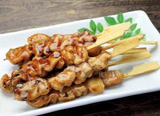 002.YAKITORI DE POLLO  (2 pinchos)