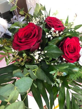 Poklon buketa svježa-tri crvene ruže