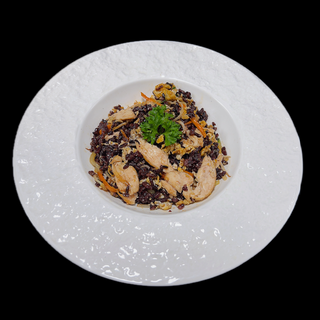 158. Riso Venere con pollo e verdure