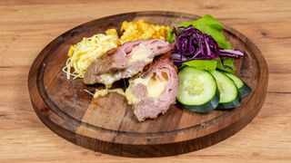 Punjena pljeskavica 200g